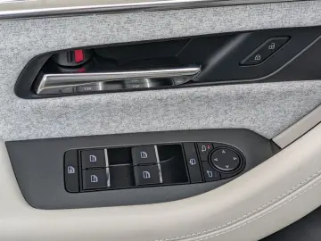 CX-60 2.5l PHEV Takumi AHK alle Pakete Pano 1.Ha