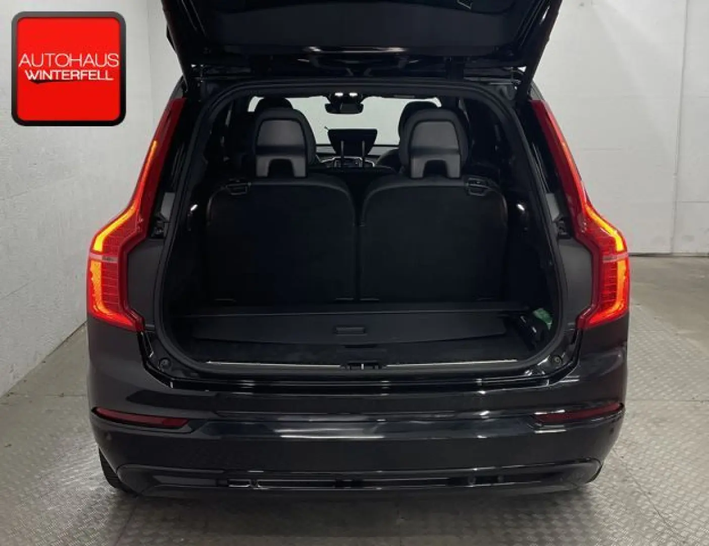 XC90 B5 D AWD Plus Dark 7SITZ+PANO+AHK+360+H&K+