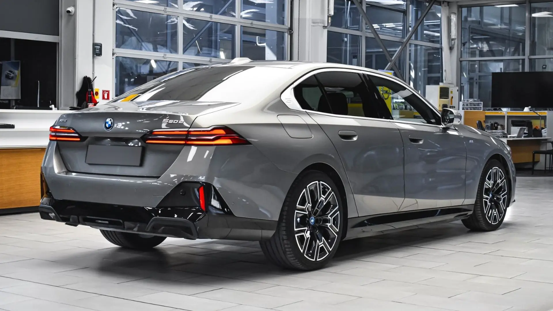 550e xDrive M Sport PHEV