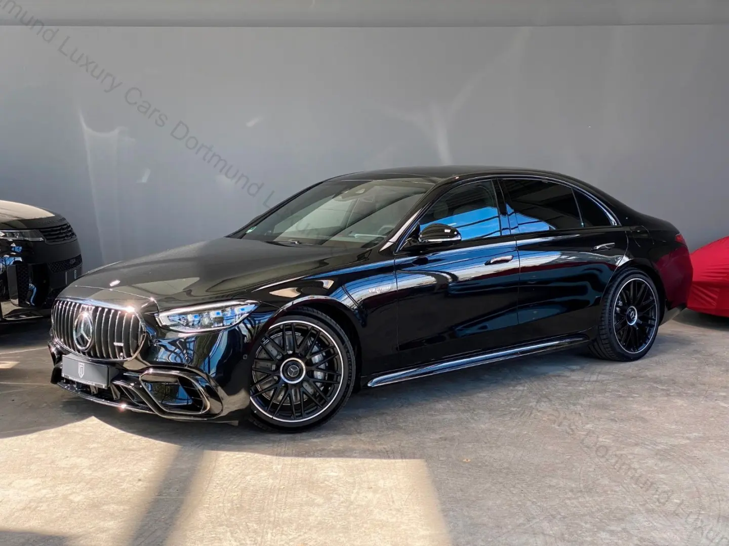 S 63 AMG E Performance / Full Black / Ambient