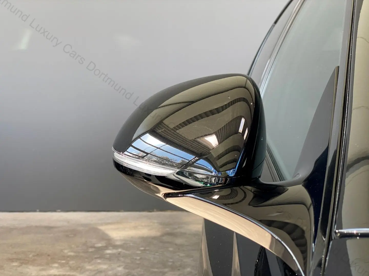 S 63 AMG E Performance / Full Black / Ambient