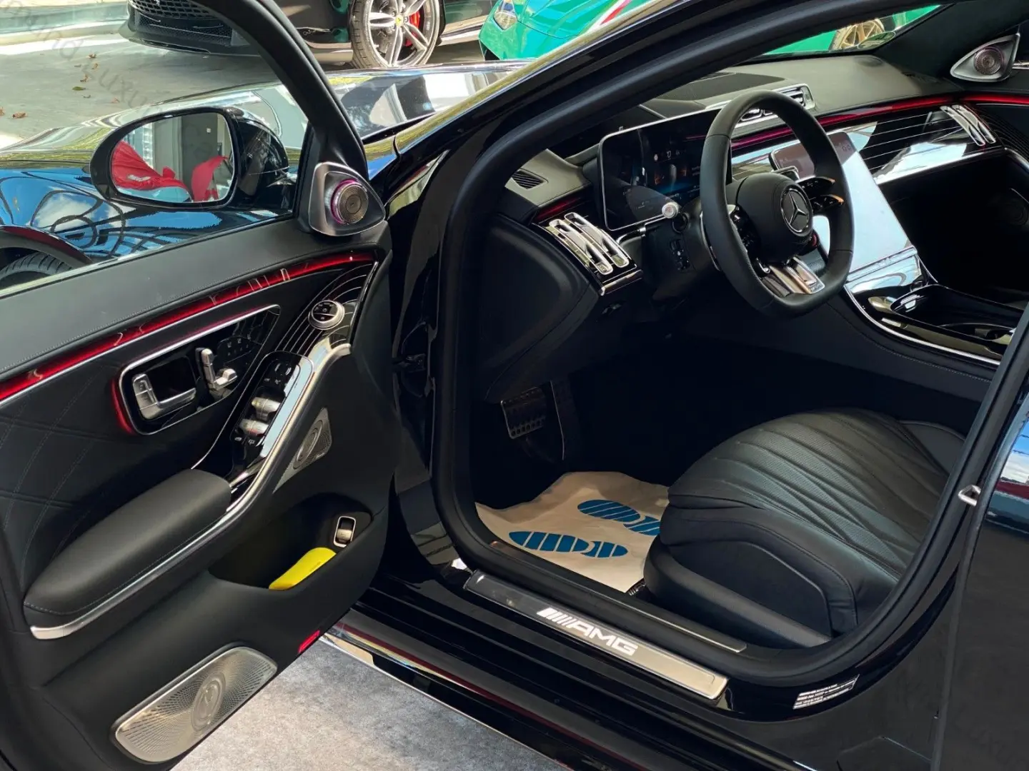 S 63 AMG E Performance / Full Black / Ambient
