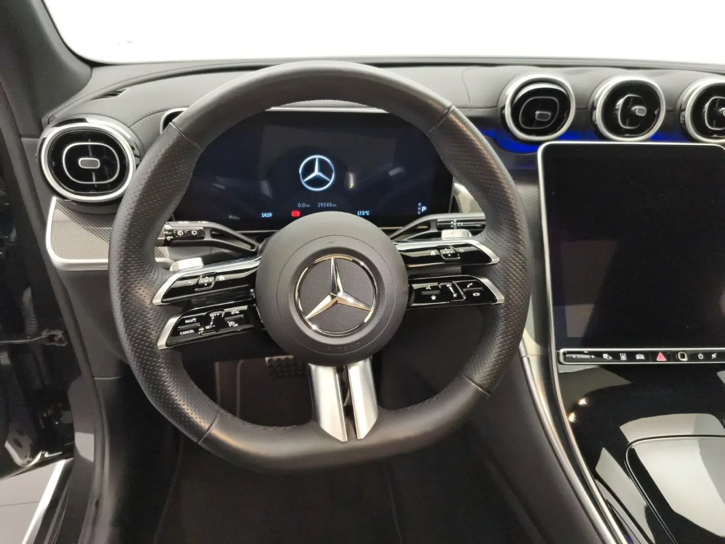 GLC 200 4M AMG+Night+AHK+Distronic+DigitalLight+