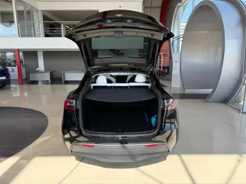 TESLA Model Y - Long Range Dual Motor