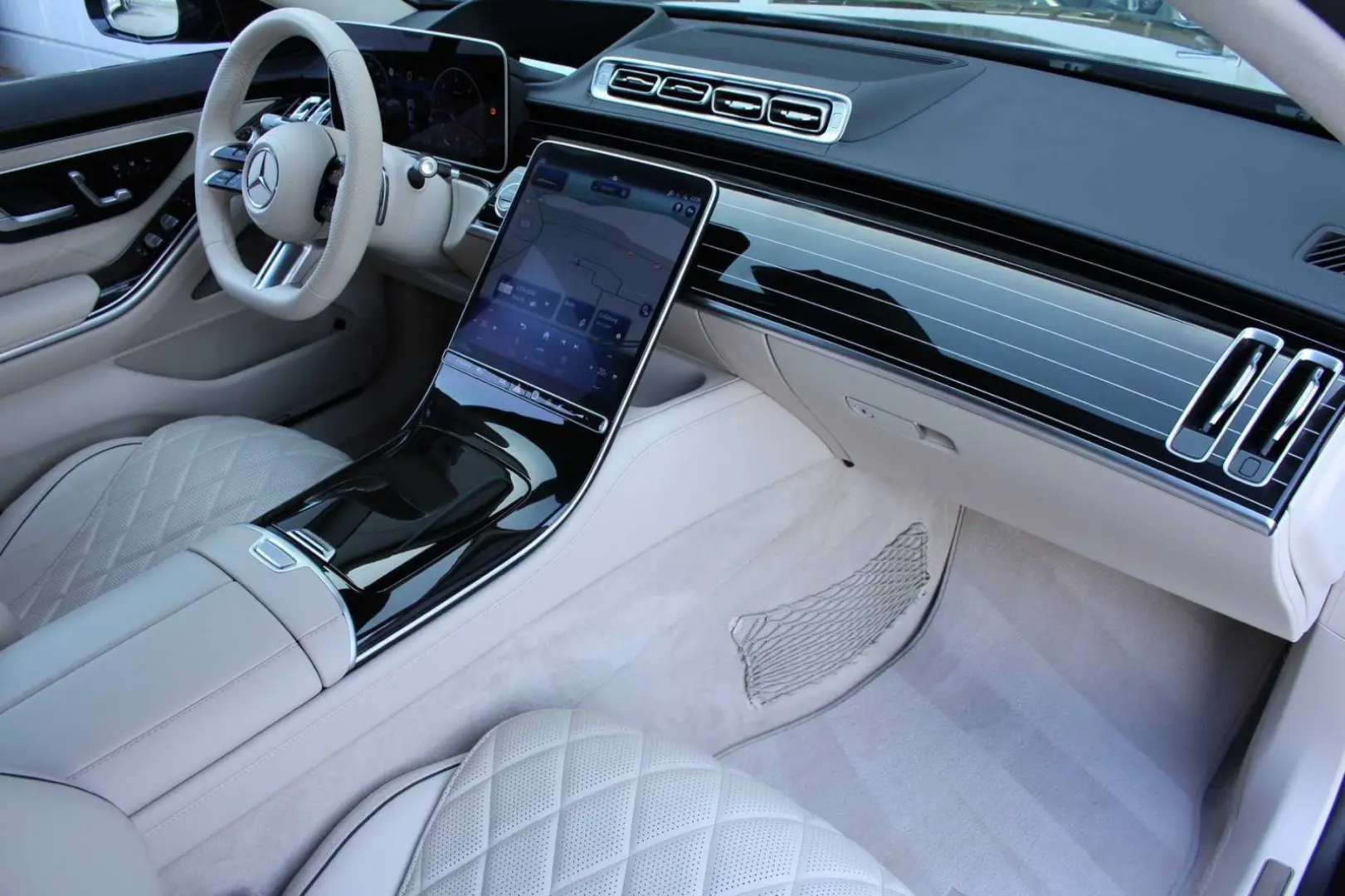 S 580 4M Lang AMG-Line + Digital Light + Standhe