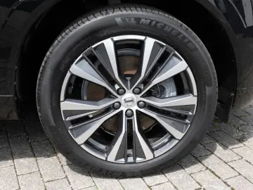 XC60 B4 Momentum Pro NAVI W-LAN FACEL. LED PANO