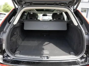 XC60 B4 Momentum Pro NAVI W-LAN FACEL. LED PANO