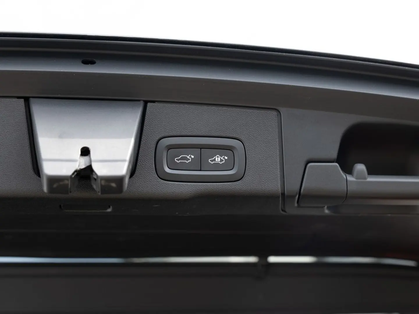 XC60 B4 Momentum Pro NAVI W-LAN FACEL. LED PANO