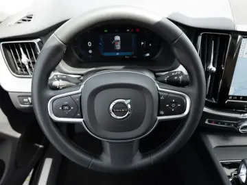 XC60 B4 Momentum Pro NAVI W-LAN FACEL. LED PANO
