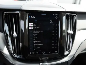 XC60 B4 Momentum Pro NAVI W-LAN FACEL. LED PANO