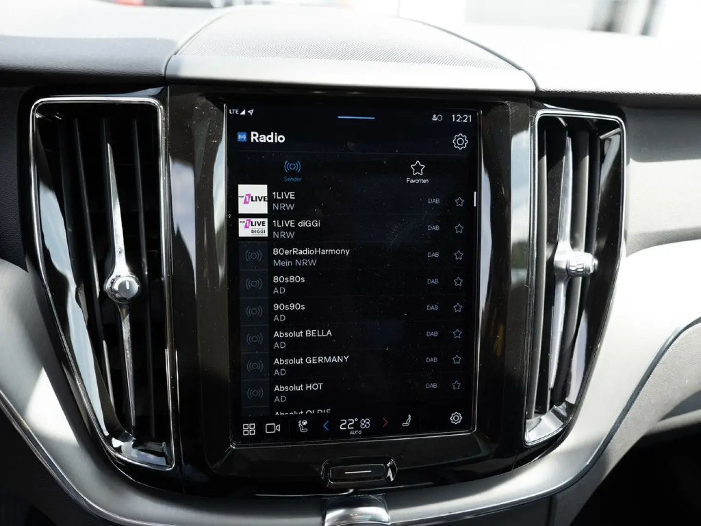 XC60 B4 Momentum Pro NAVI W-LAN FACEL. LED PANO
