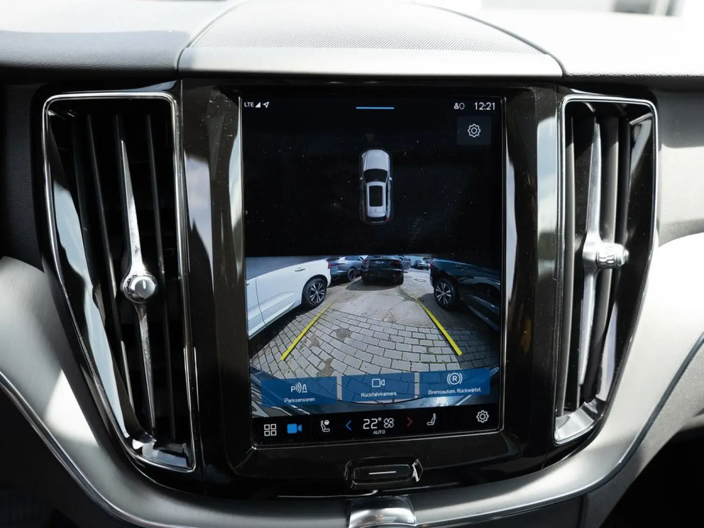 XC60 B4 Momentum Pro NAVI W-LAN FACEL. LED PANO