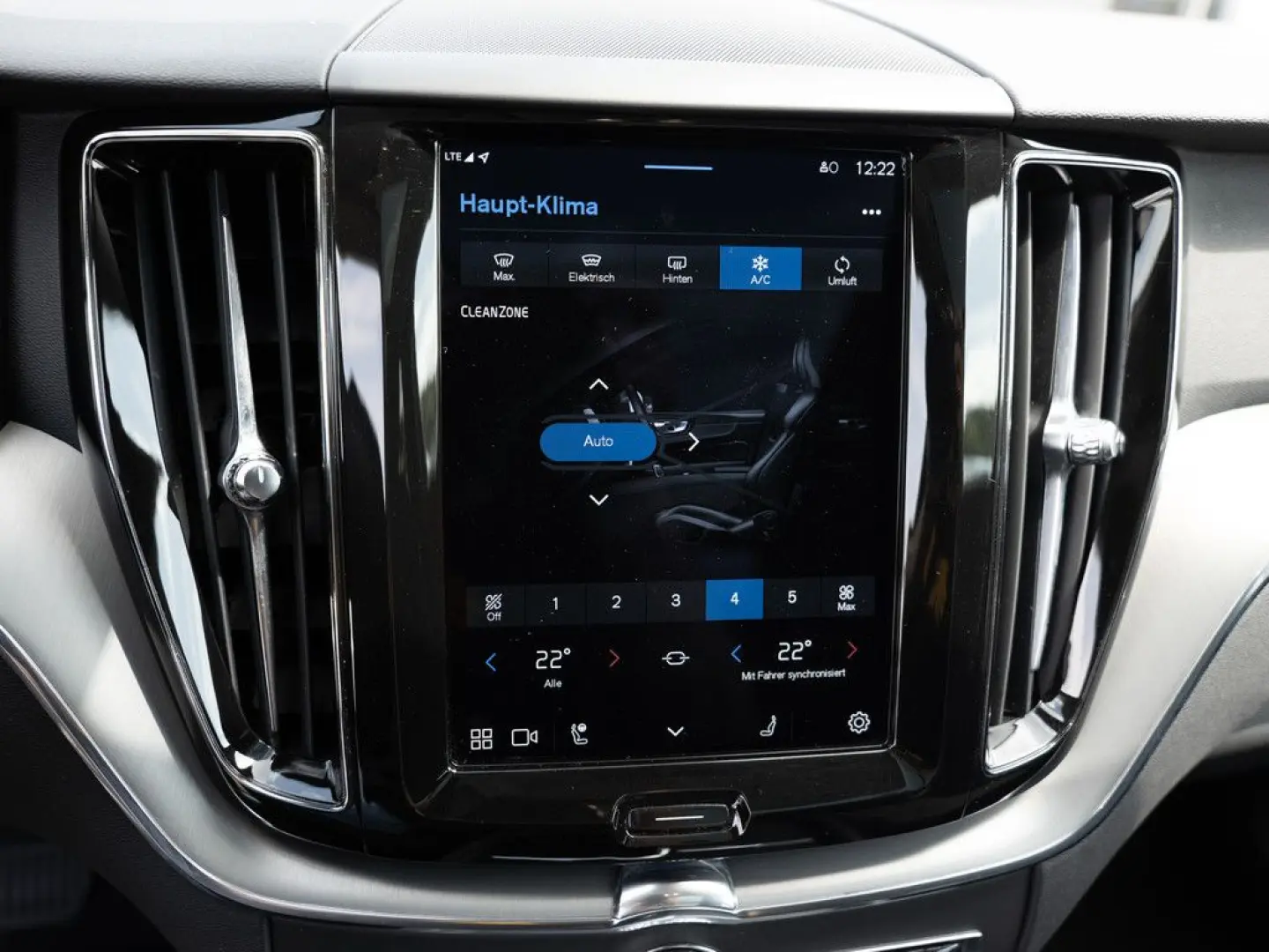 XC60 B4 Momentum Pro NAVI W-LAN FACEL. LED PANO