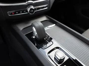 XC60 B4 Momentum Pro NAVI W-LAN FACEL. LED PANO