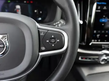 XC60 B4 Momentum Pro NAVI W-LAN FACEL. LED PANO