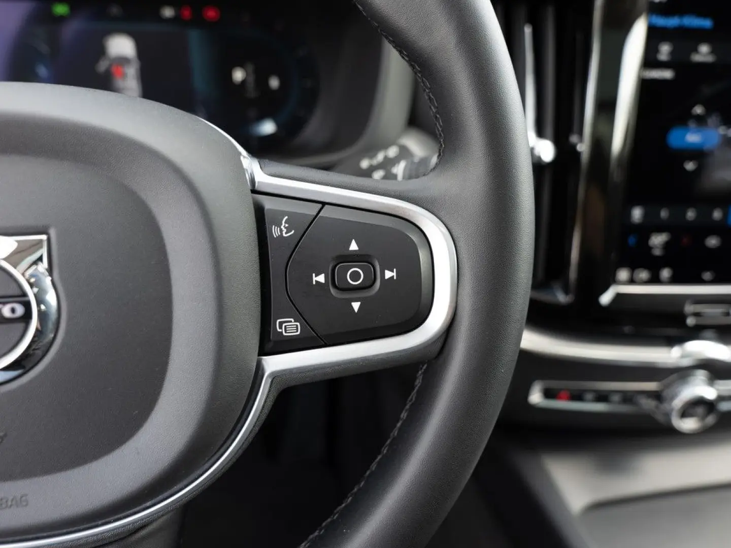 XC60 B4 Momentum Pro NAVI W-LAN FACEL. LED PANO