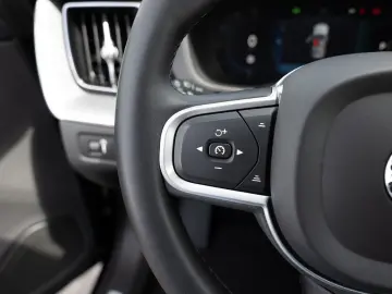 XC60 B4 Momentum Pro NAVI W-LAN FACEL. LED PANO