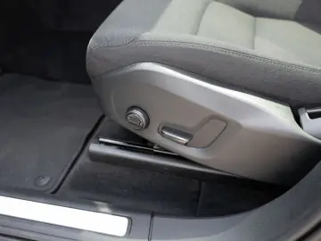 XC60 B4 Momentum Pro NAVI W-LAN FACEL. LED PANO