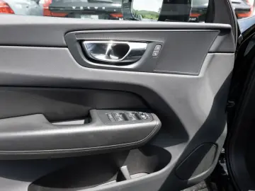 XC60 B4 Momentum Pro NAVI W-LAN FACEL. LED PANO