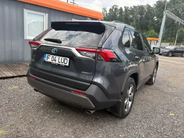 TOYOTA RAV 4