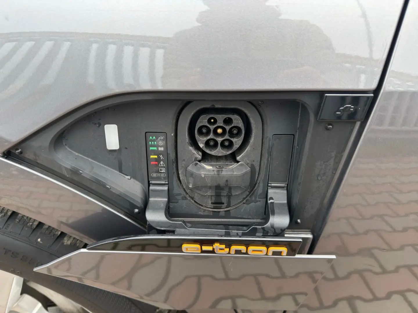 Audi E tron 50 QUATTRO 50 PLUS LAUNCH EDITION 71 KW