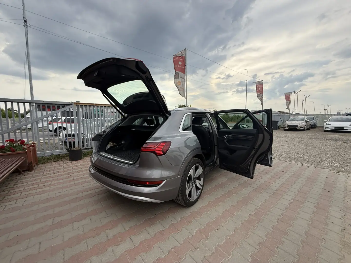 Audi E tron 50 QUATTRO 50 PLUS LAUNCH EDITION 71 KW