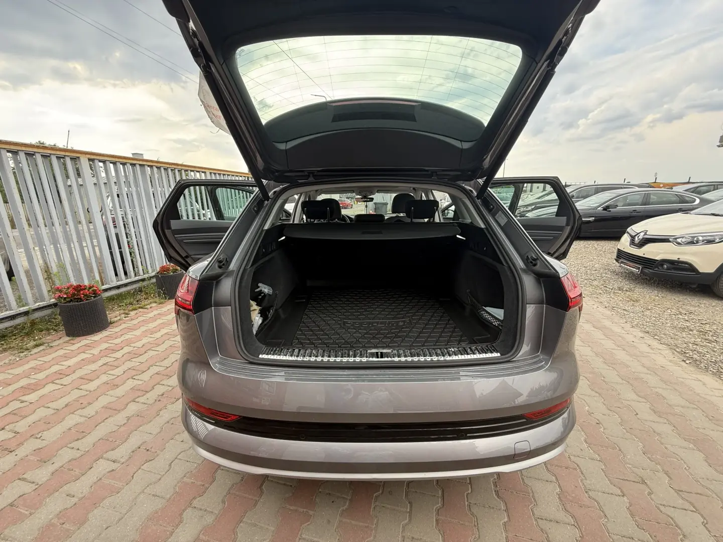 Audi E tron 50 QUATTRO 50 PLUS LAUNCH EDITION 71 KW