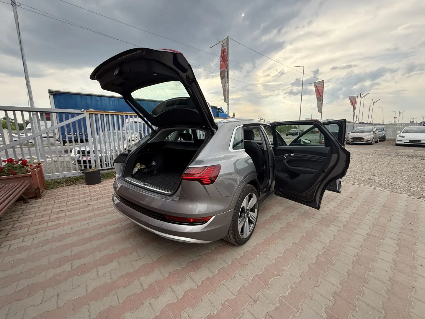 Audi E tron 50 QUATTRO 50 PLUS LAUNCH EDITION 71 KW