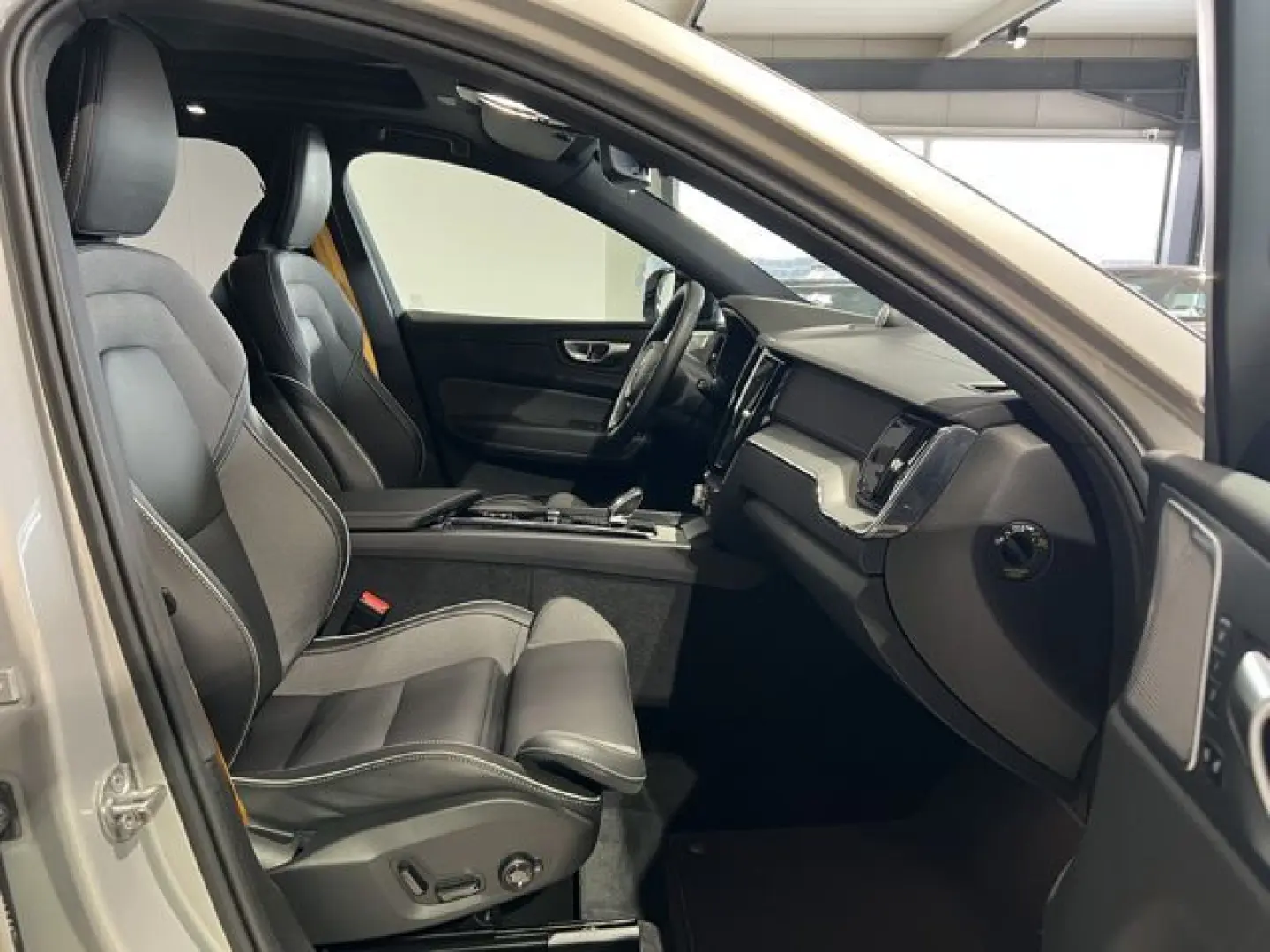 XC60 T8 Polestar Engineered Recharge AWD B&W AHK