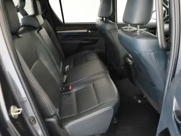 Hilux 2.8 D-4D Invincible, Rollbügel, Rollo, AHK