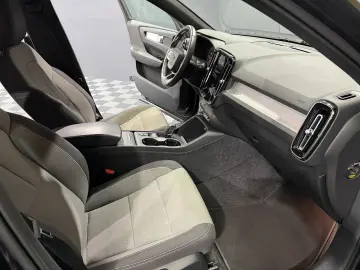 Volvo XC 40 T2 AT8 Momentum