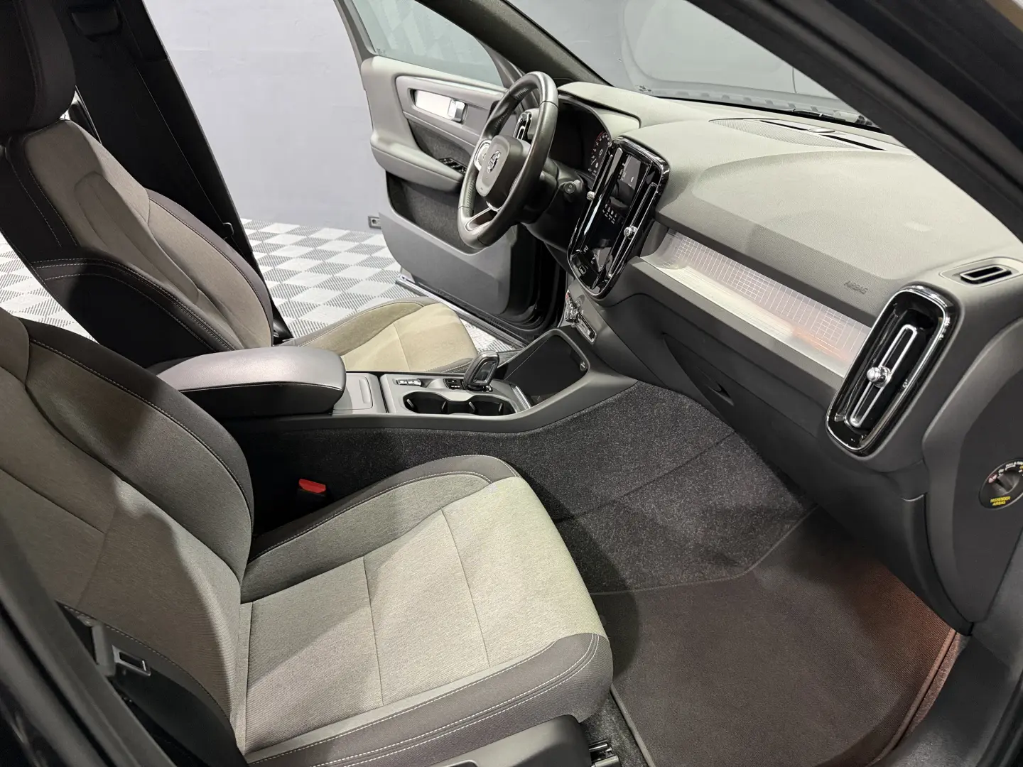 Volvo XC 40 T2 AT8 Momentum