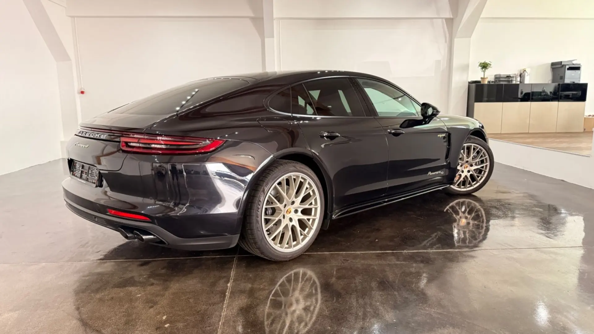 Panamera 4 E-Hybrid Edition 10 Soft Close Matrix