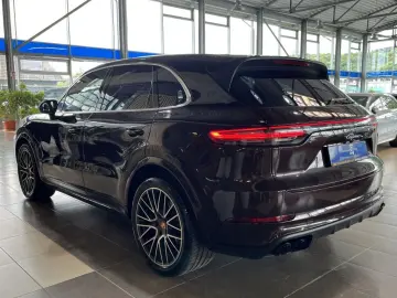 Cayenne Exklusive Manufaktur HUD Leder BOSE Pano