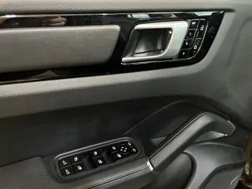 Cayenne Exklusive Manufaktur HUD Leder BOSE Pano