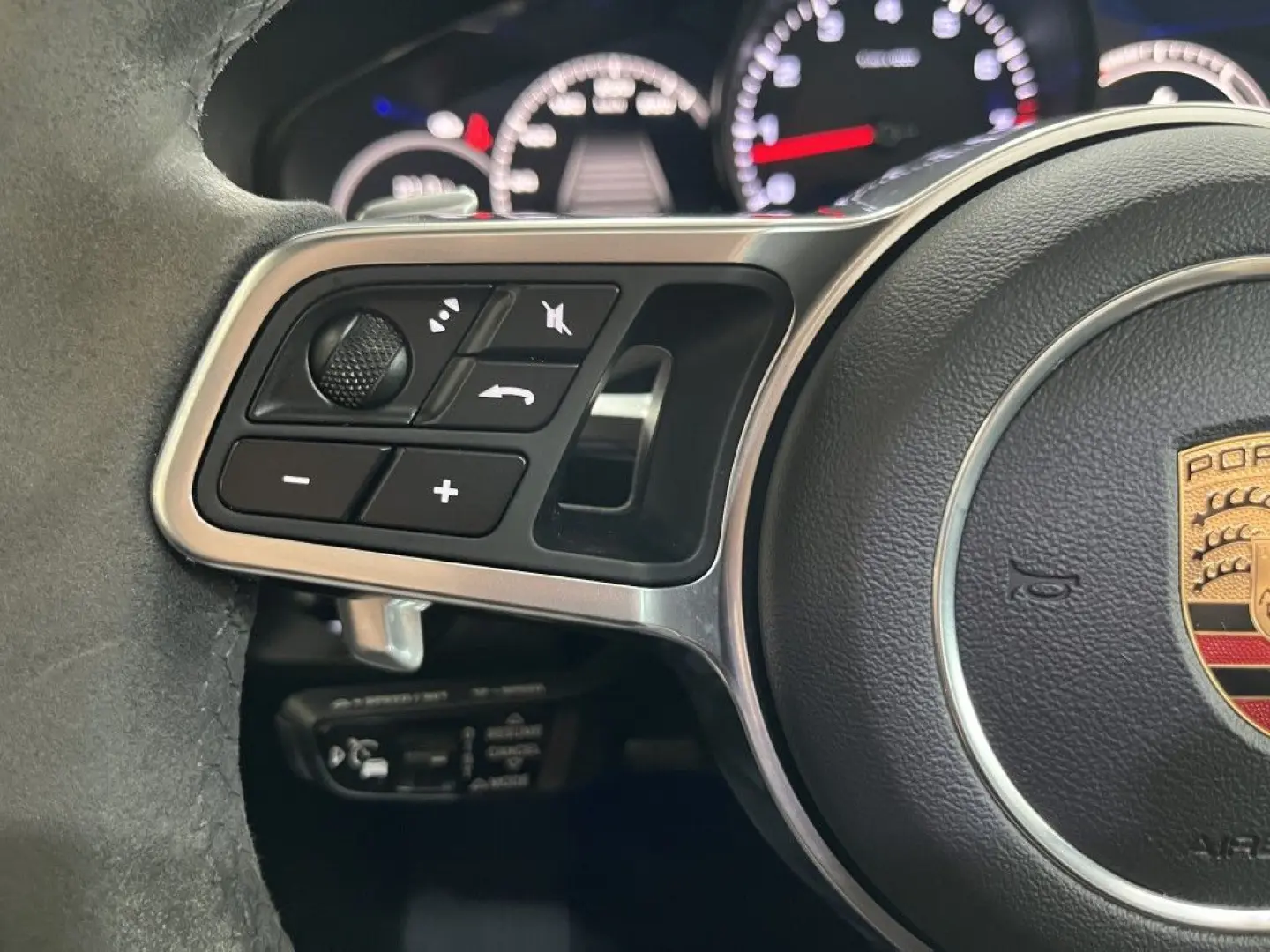 Cayenne Exklusive Manufaktur HUD Leder BOSE Pano