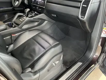 Cayenne Exklusive Manufaktur HUD Leder BOSE Pano
