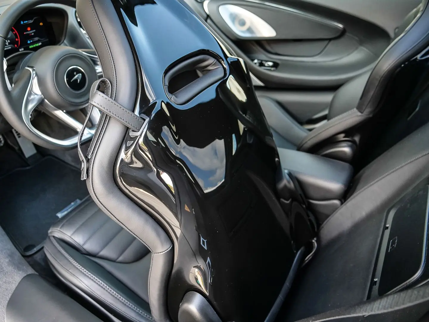 GT S MY25 Luxe, MSO Black Pack, Sports Exhaust