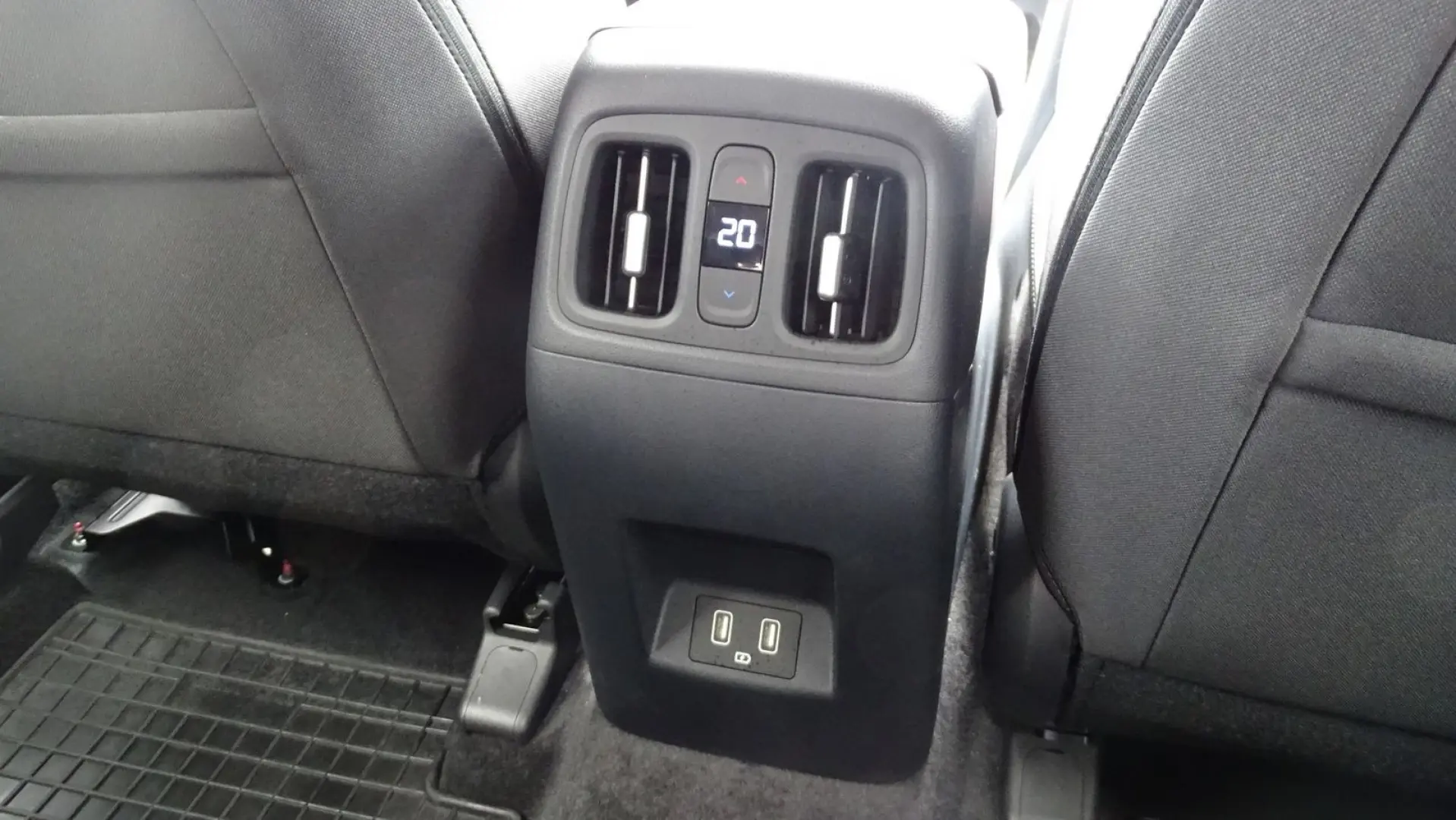 Tucson 1.6T-GDI mHev LED Navi SHZ Kam MirrorLink
