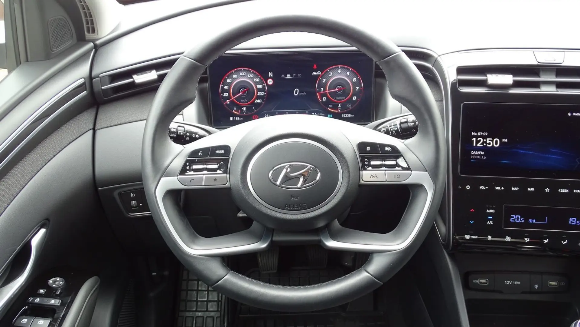 Tucson 1.6T-GDI mHev LED Navi SHZ Kam MirrorLink