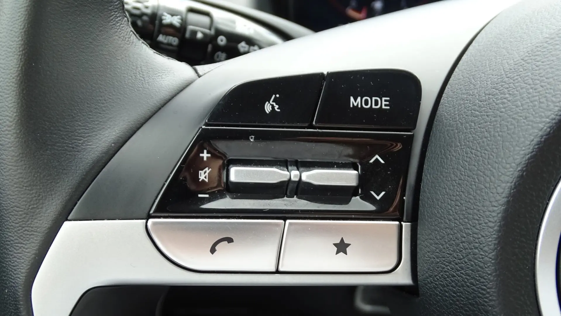 Tucson 1.6T-GDI mHev LED Navi SHZ Kam MirrorLink
