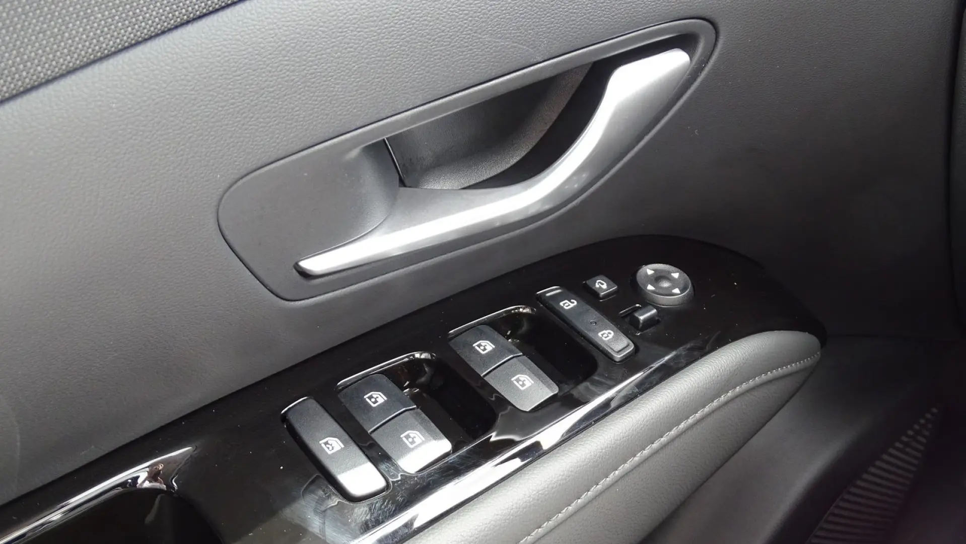 Tucson 1.6T-GDI mHev LED Navi SHZ Kam MirrorLink