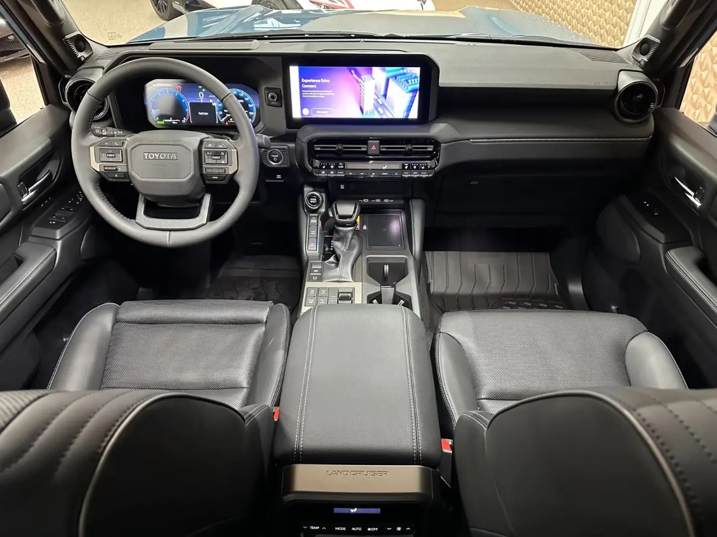 Toyota Land Cruiser in T2 Hybrid 2.4 1st Edition