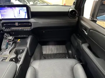 Toyota Land Cruiser in T2 Hybrid 2.4 1st Edition
