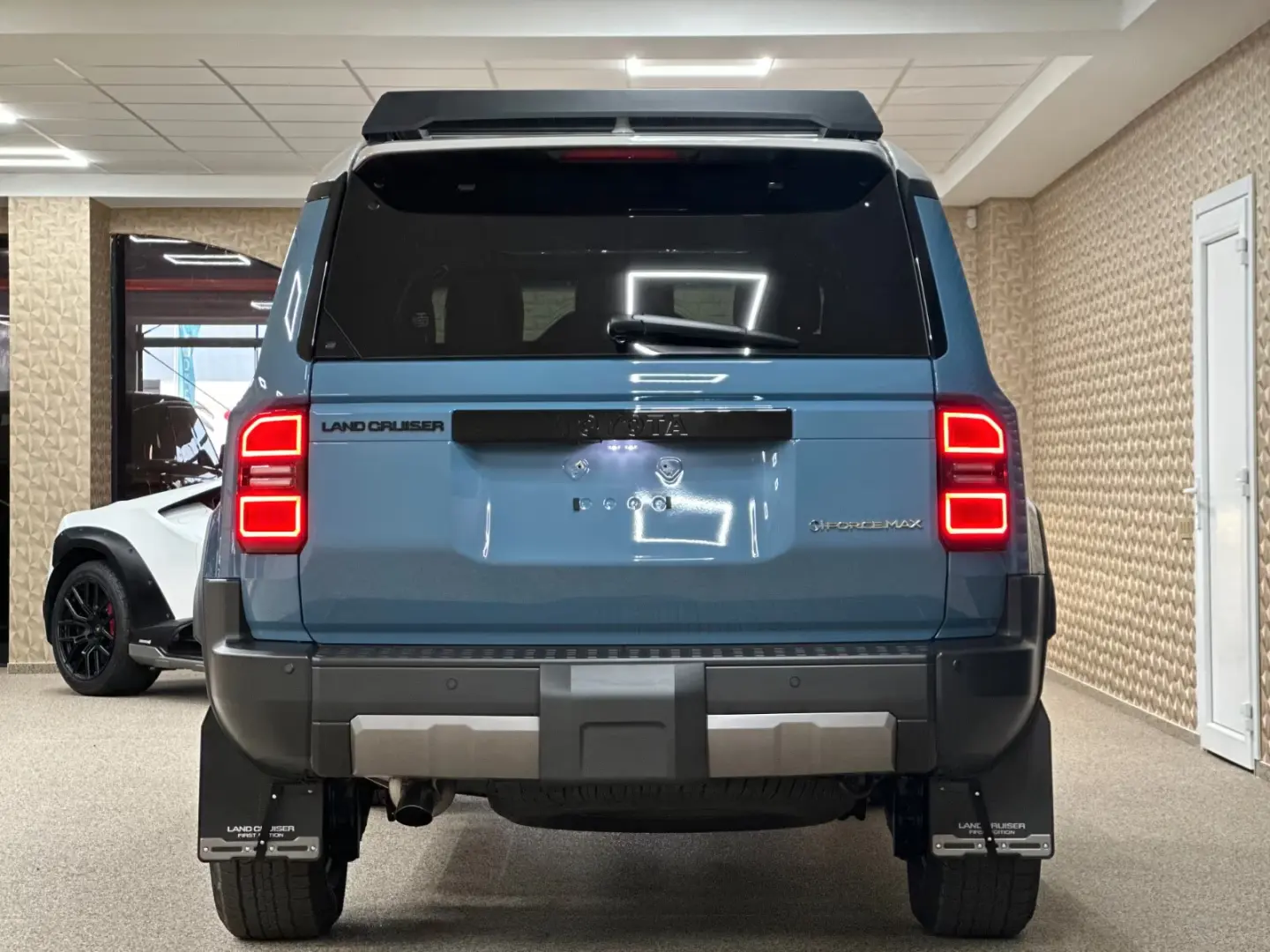 Toyota Land Cruiser in T2 Hybrid 2.4 1st Edition