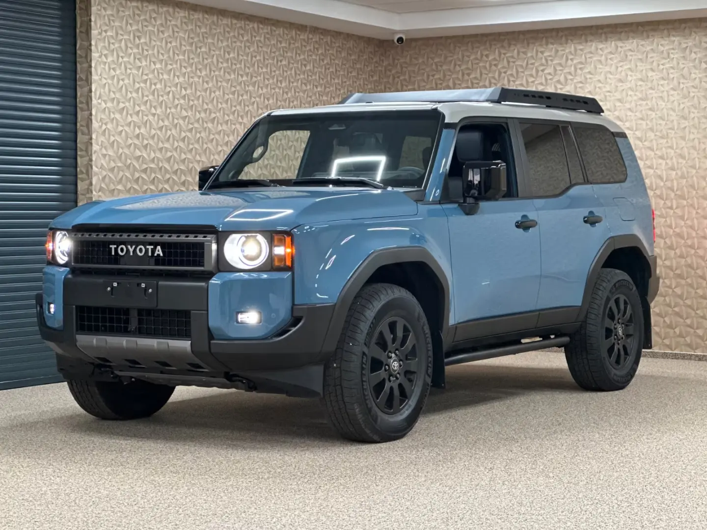 Toyota Land Cruiser in T2 Hybrid 2.4 1st Edition