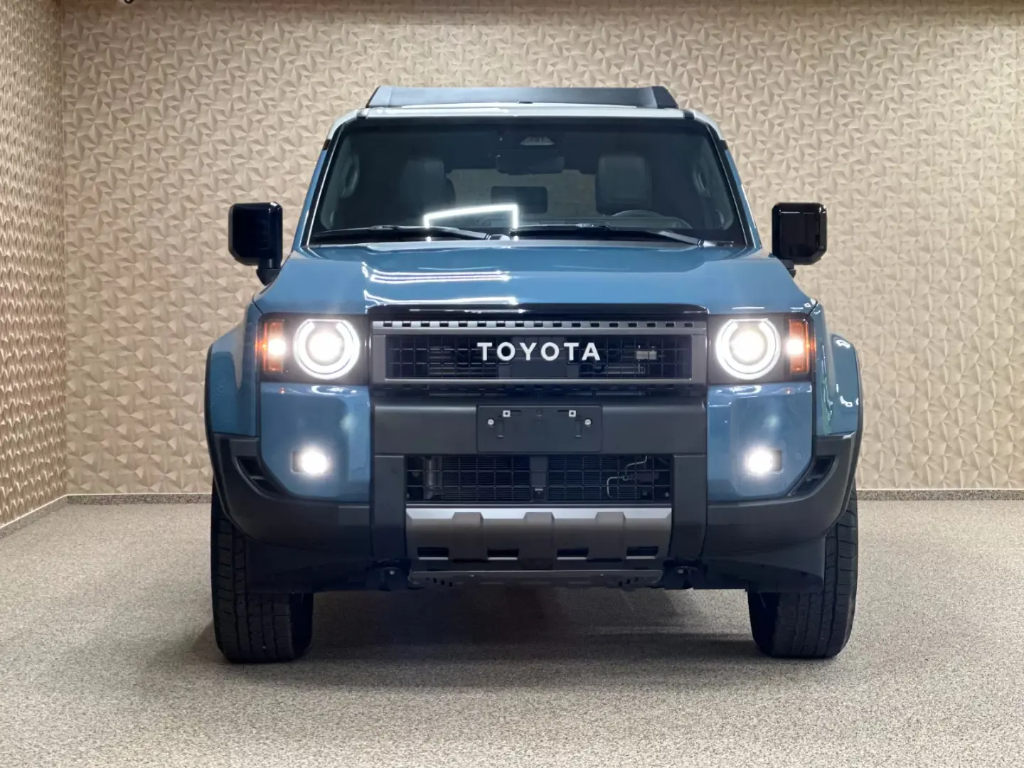 Toyota Land Cruiser in T2 Hybrid 2.4 1st Edition