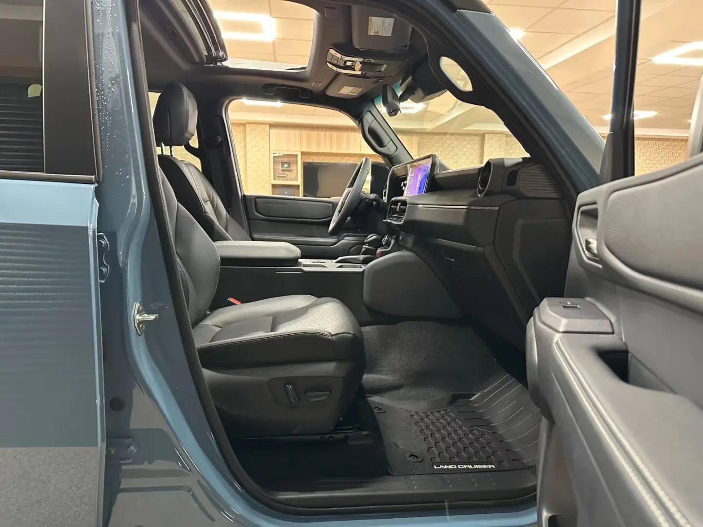 Toyota Land Cruiser in T2 Hybrid 2.4 1st Edition