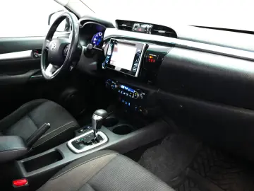 TOYOTA HILUX DC 2.4D AT INVINCIBLE