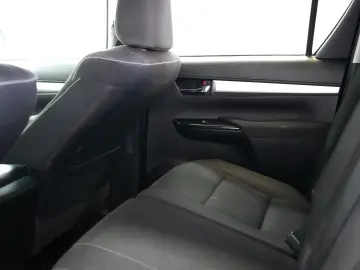 TOYOTA HILUX DC 2.4D AT INVINCIBLE